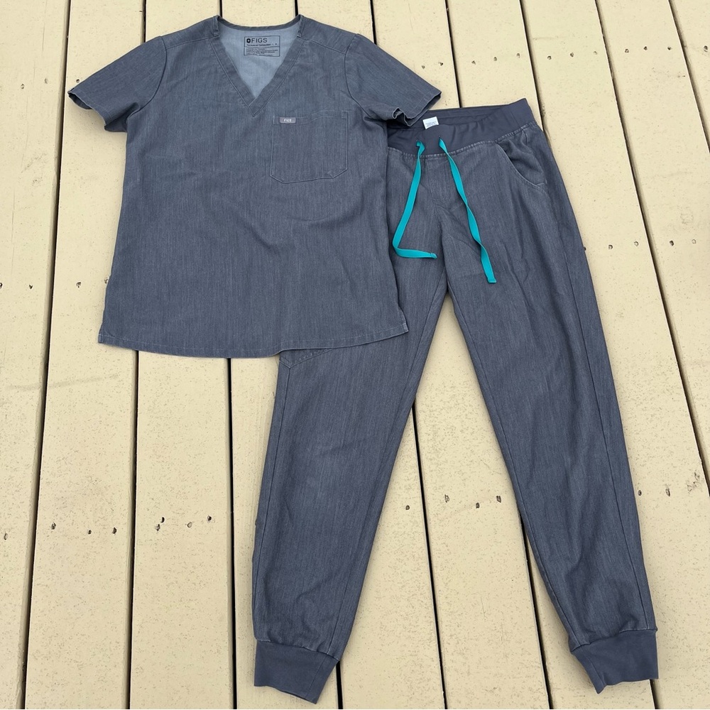 Figs scrubs women’s small set